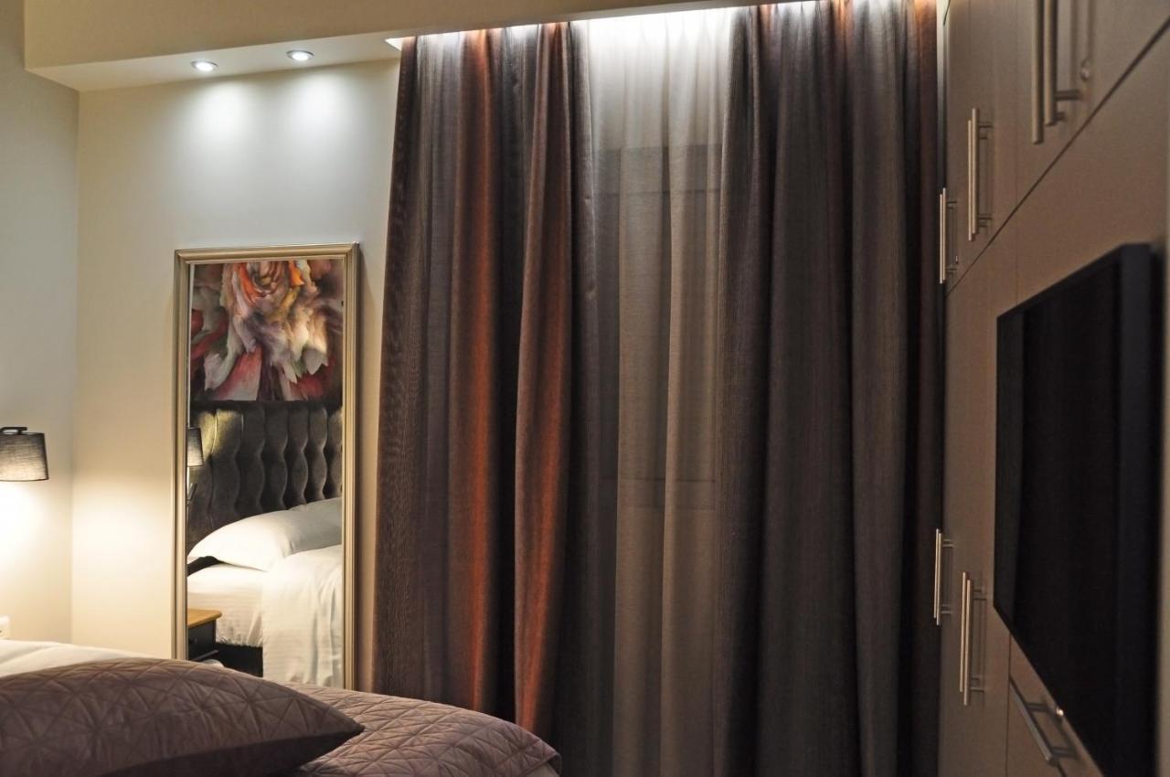 In&Out Apartment นาฟปลิโอ ภายนอก รูปภาพ